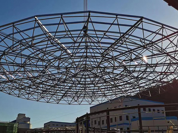 四平螺栓球网架工程施工现场