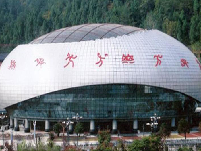 四平体育中心球形网架加工安装